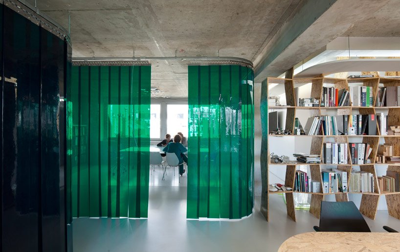 cortina de tiras PVC verde para compartimentacao de escritorio